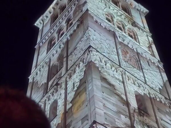 videomapping-ghirlandina (10) videomapping-ghirlandina (10)